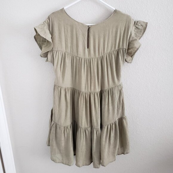 Bluivy Womens NWT Size M Tiered Shift Dress with ruffled Short Sleeves Lined - Picture 2 of 6